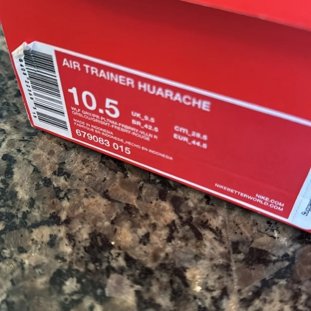 Nike trainer huarache White and Red Sneakers EUC 10.5